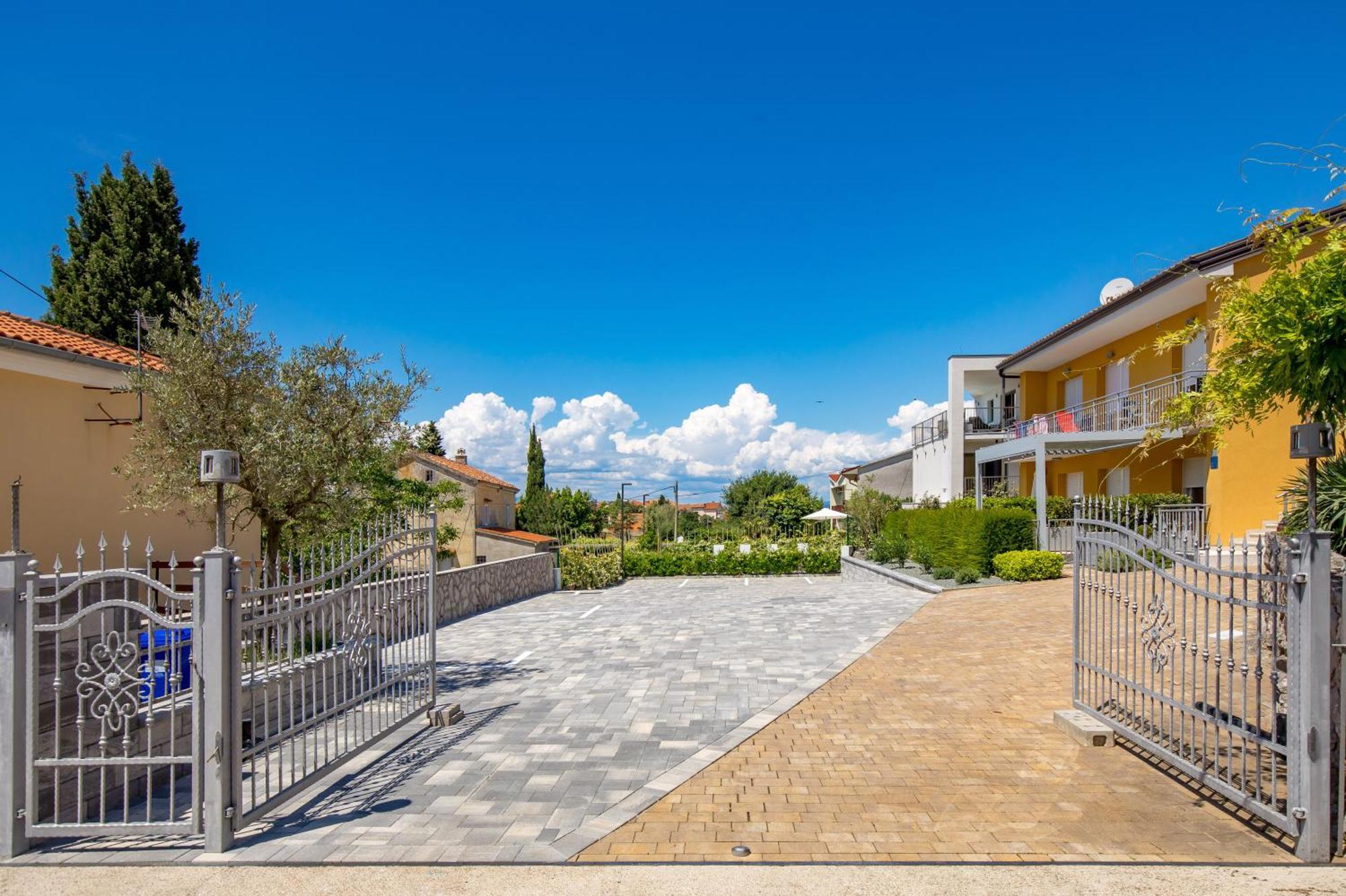 Appartments Adriatic Omišalj Eksteriør billede
