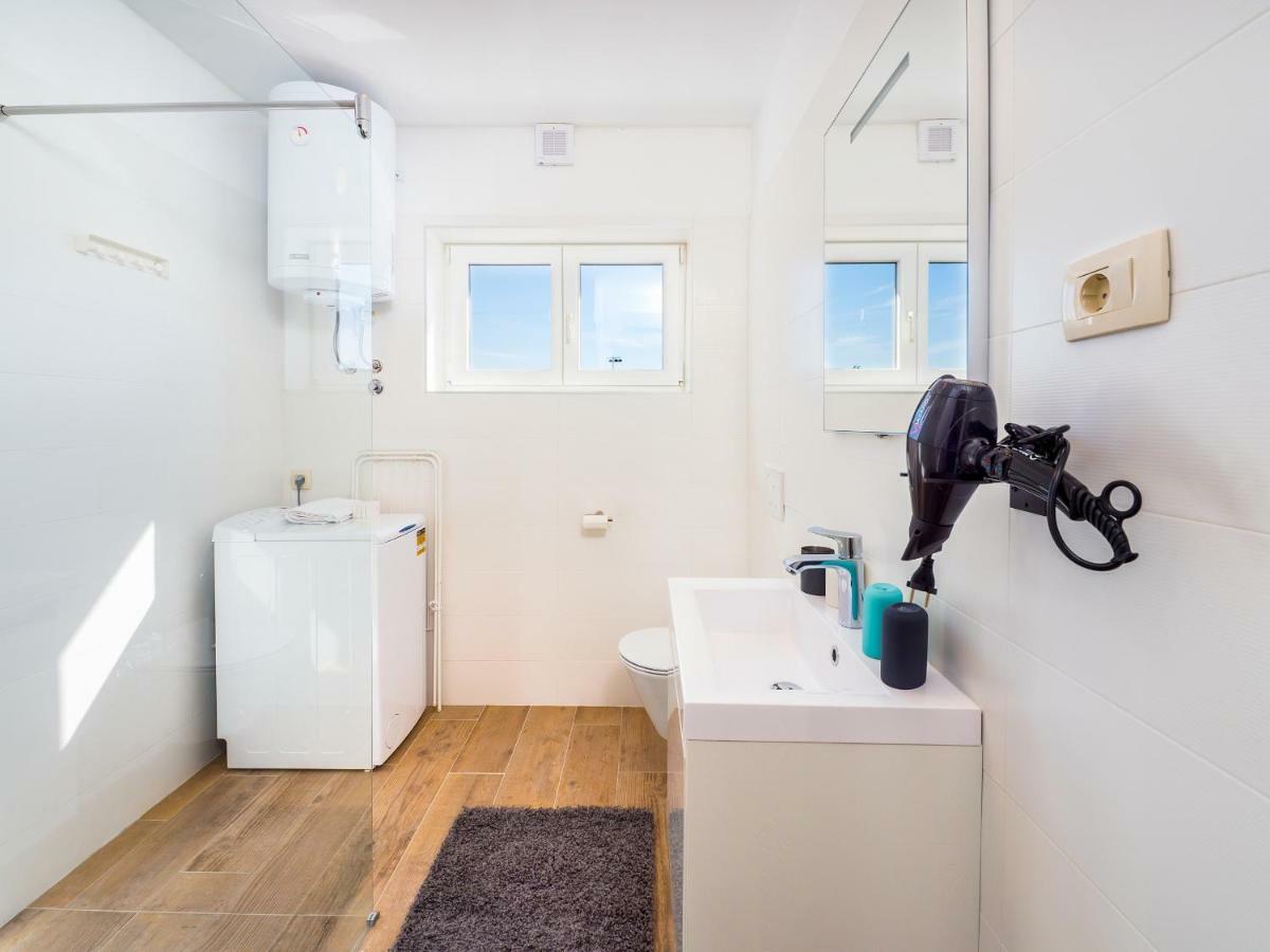Appartments Adriatic Omišalj Eksteriør billede
